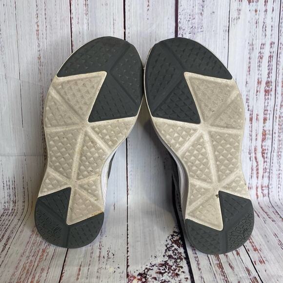 Puma Grey Slip on Sneakers Sz 7 - Picture 2 of 11